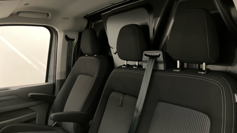 Volkswagen Transporter T32 Swb Electric 160kW 65kWh Commerce Pro Van Auto